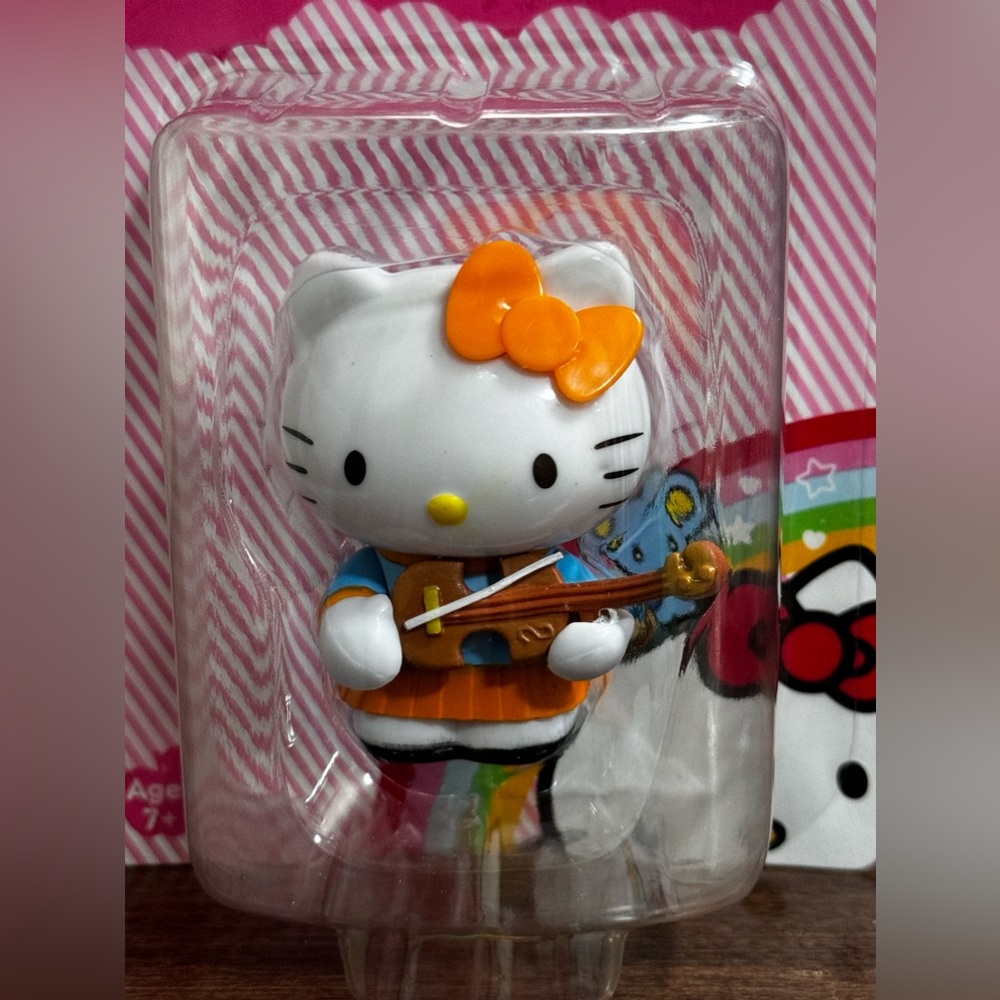 Hello Kitty Music Collection- violin 🎻 Kitty  figurine🩷🩷